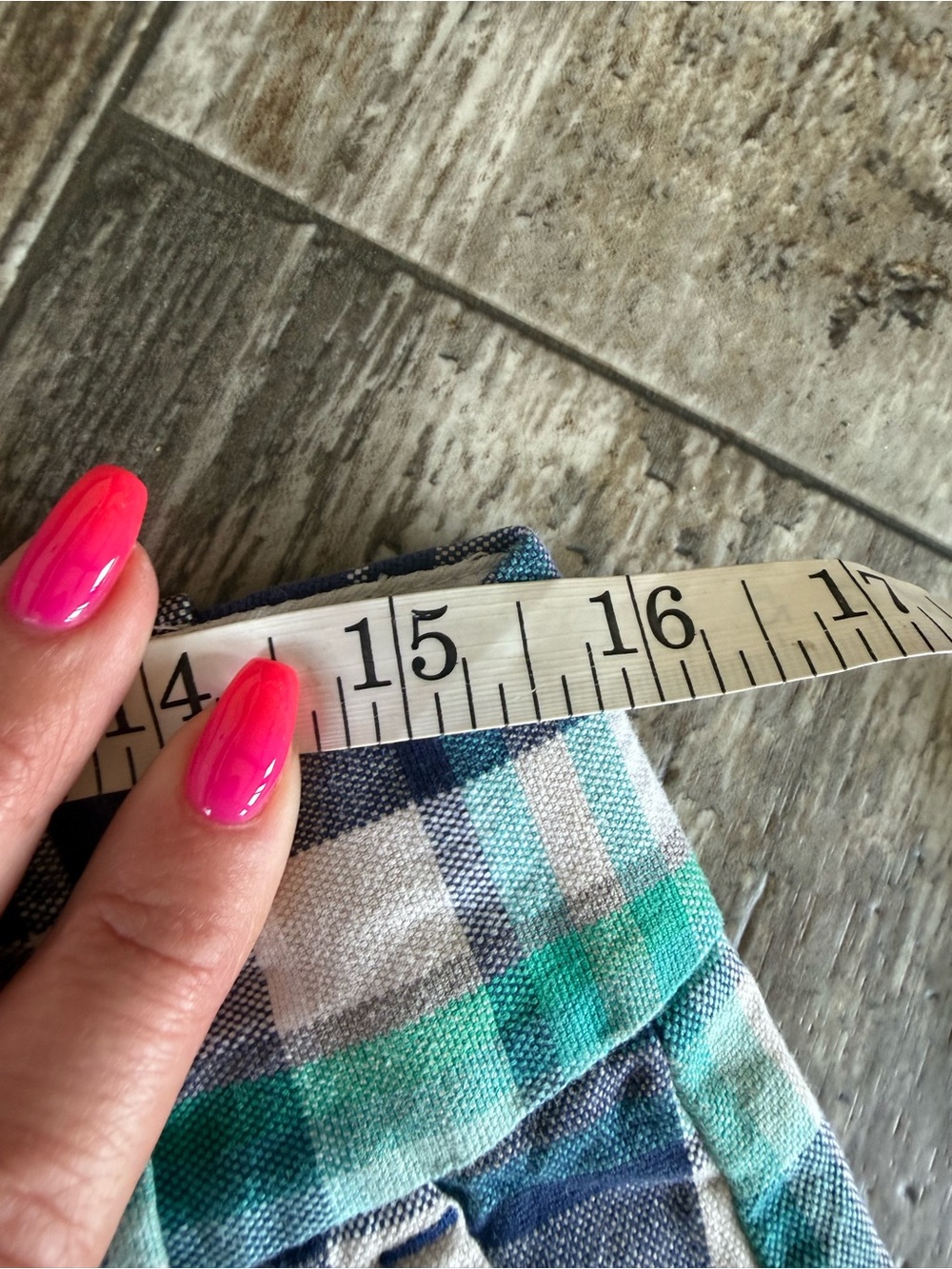 2 for $15 sale: Banana republic red green blue plaid Chino shorts (Ryan fit) / s - Picture 3 of 4